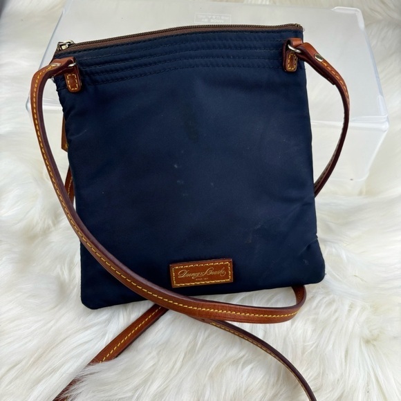 DOONEY & BOURKE MULTI COLOR CROSSBODY BAG - Picture 2 of 13
